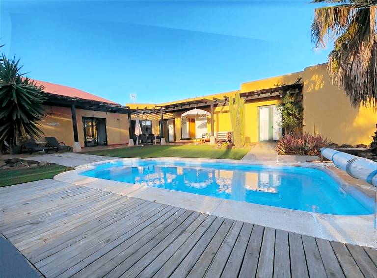Villa  La Oliva