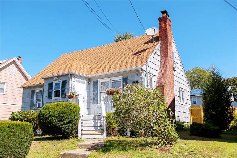 House with yard — photo 3