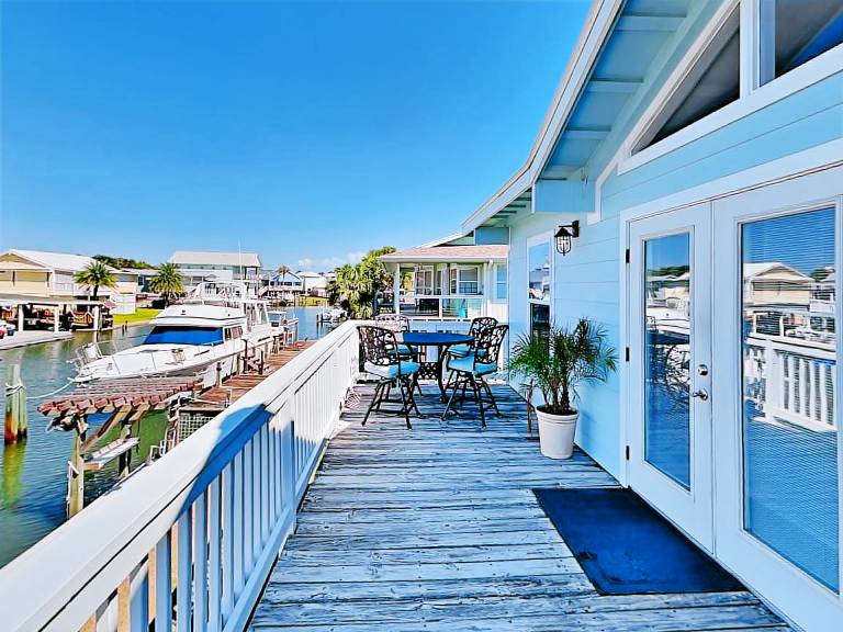 House with terrace & grill — photo 5
