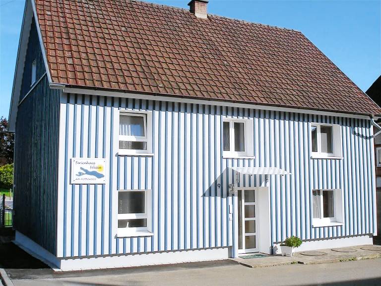 Fully equipped charming apartment with fast internet, yard & barbeque | Garden view | Dogs allowed in Tuebingen