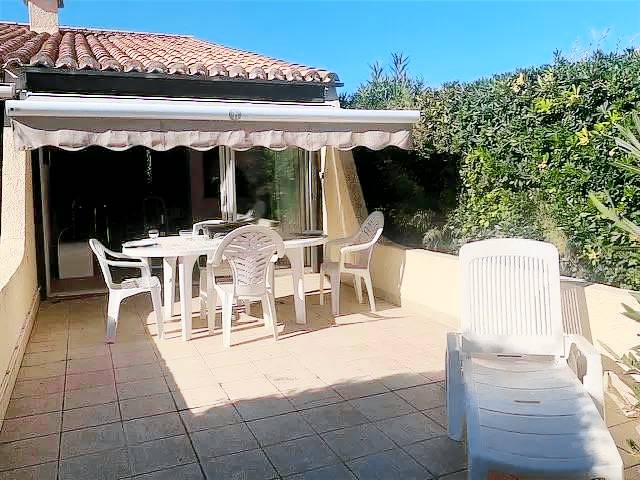 House with terrace & yard in Agde