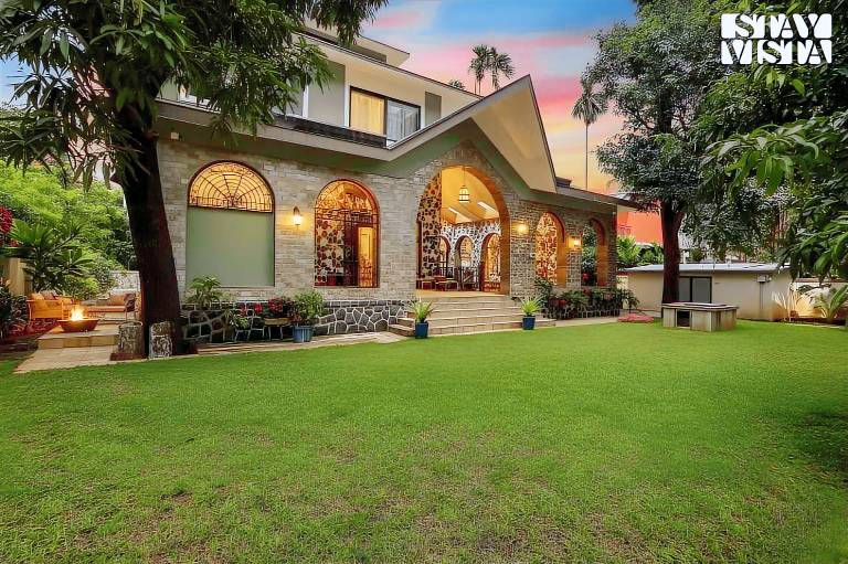 325 m&sup2; Villa