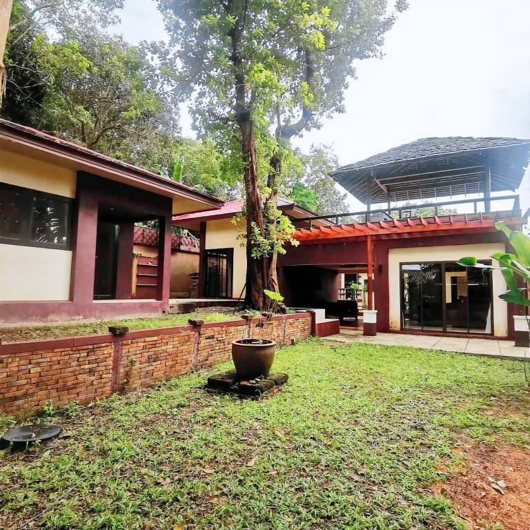 Villa with pool, garden & patio — photo 5