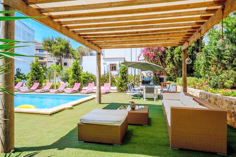 Fantastic Villa in Central Location with Pool, Wi-Fi and Air Conditioning, Pets Allowed — photo 3