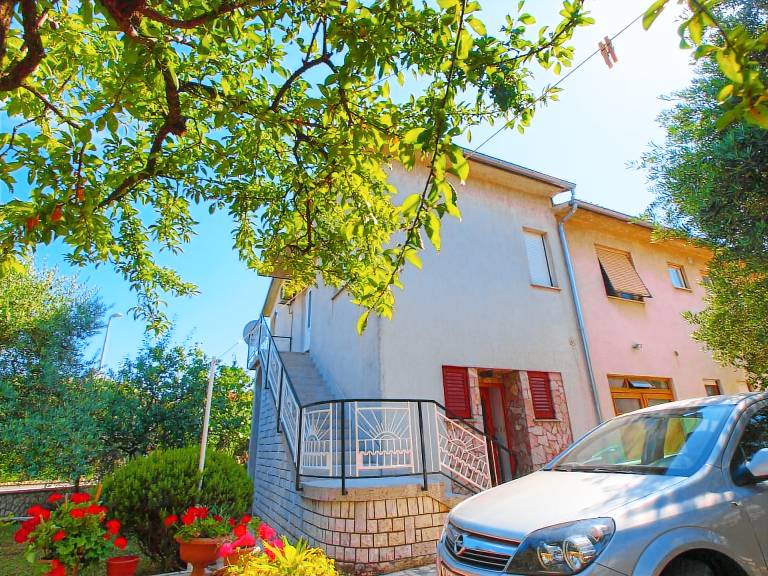 Holiday apartment with patio — photo 5