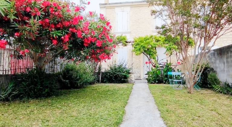 Villa with 4 rooms for 6 persons in Avignon