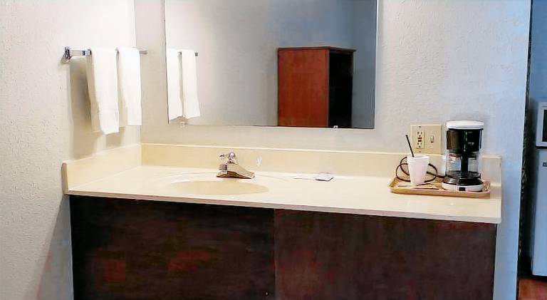 Wolds Motel - Mt. Pleasant — photo 3