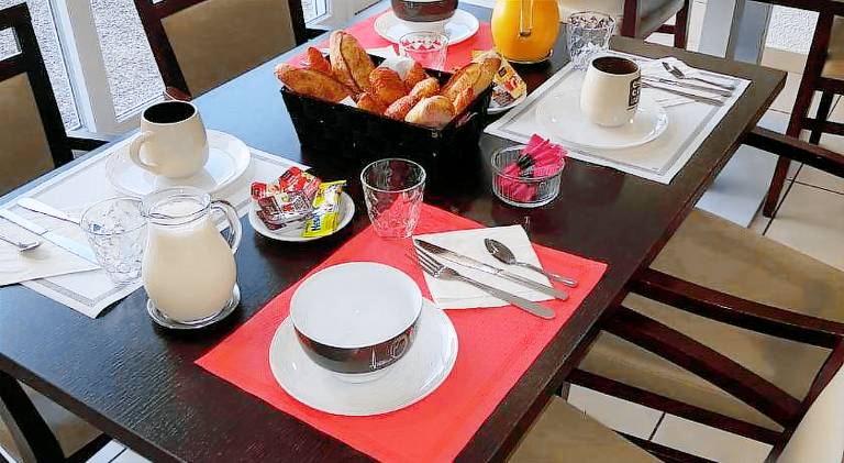 Wonderful serviced apartment with yard & patio | Dogs allowed — photo 4