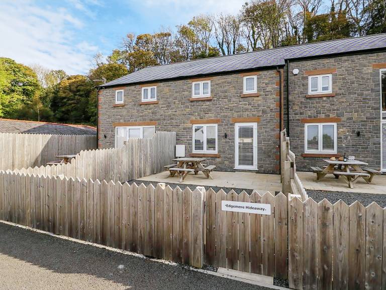 Family-oriented beautiful cottage with yard | Beach view | Pet-friendly in Grange-over-Sands