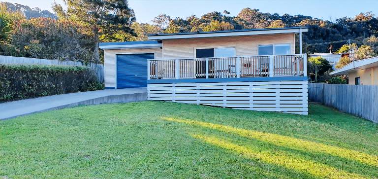 House Lake Tyers Beach