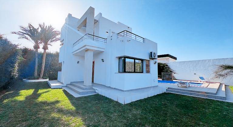 Villa with garden, pool & patio — photo 5