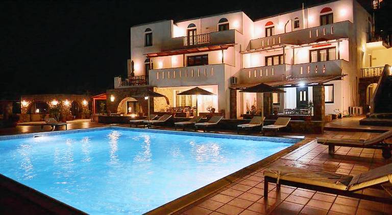 Serviced apartment with pool, yard & terrace | Pet-friendly — photo 2