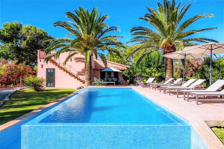 Children-friendly vacation home with yard, terrace & private pool | Mountain view | Perfect for remote work | Pet-friendly in Capdepera