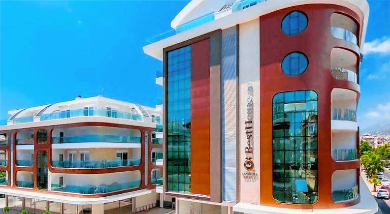 Fully equipped rental apartment with heated pool, sauna & yard | Next to the beach | Pet-friendly in Alanya