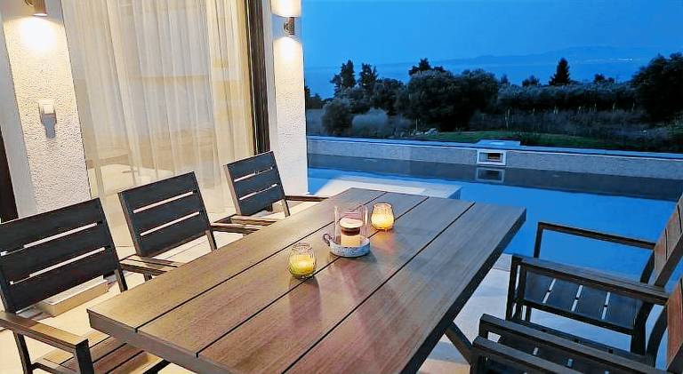 Villa with garden, terrace & private pool — photo 3