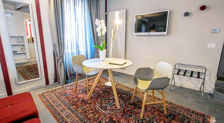 Uve Rooms & Wine Bar — photo 3