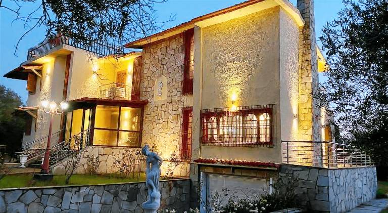 Fully equipped ample villa with private pool, yard & patio | Suitable for remote work | Pets are welcome — photo 2