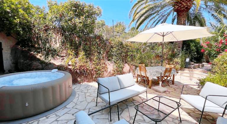Lovely apartment with hot tub & grill | Pet-friendly in Fréjus