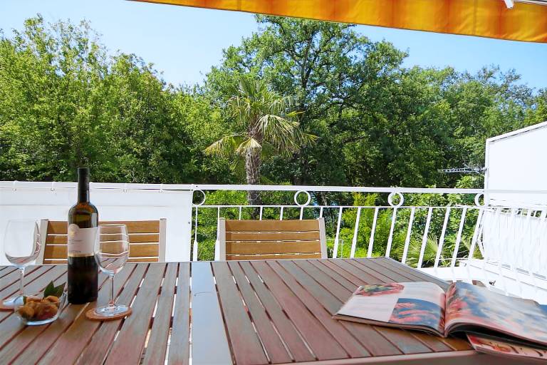 Fully equipped holiday apartment with garden, BBQ & patio | Sea view | Pet-friendly — photo 4