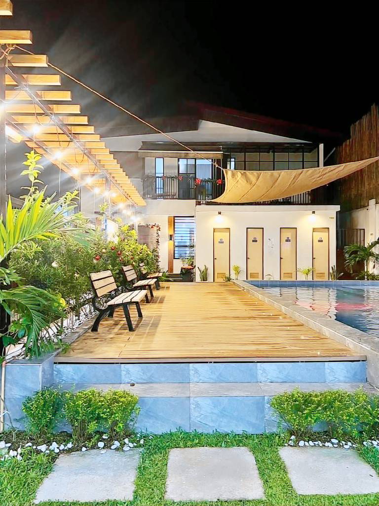 Villa with yard, BBQ & pool in Tagaytay
