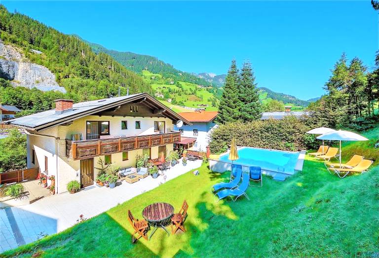 Child-friendly beautiful rental apartment with barbeque, yard & pool | Close to the ski | Pet-friendly — photo 3