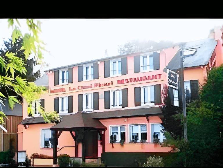 Logis Hotel Restaurant Le Quai Fleuri in Chartres