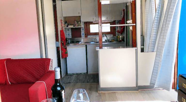 Tent with garden, barbeque & patio — photo 3