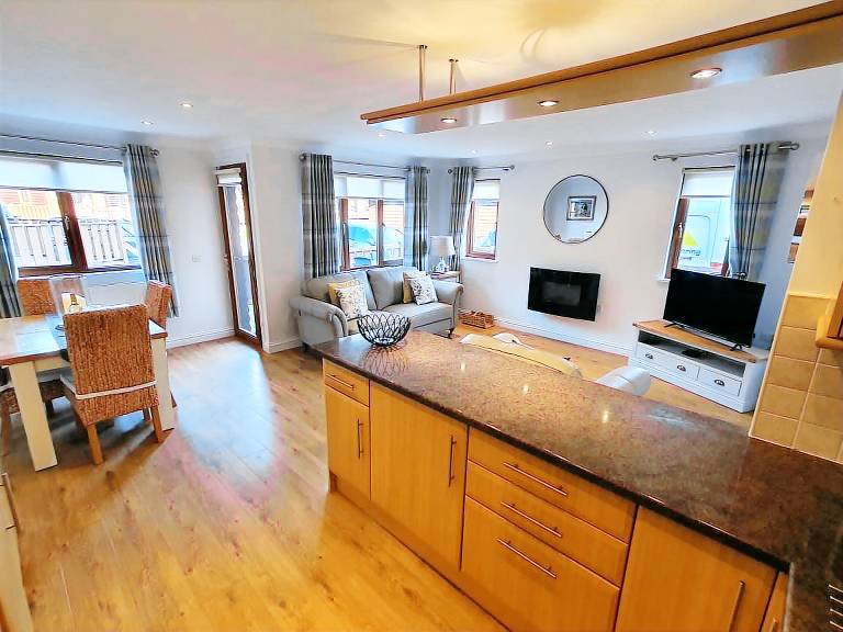 Stunning 2 Bedroom Pet Friendly Lodge — photo 5