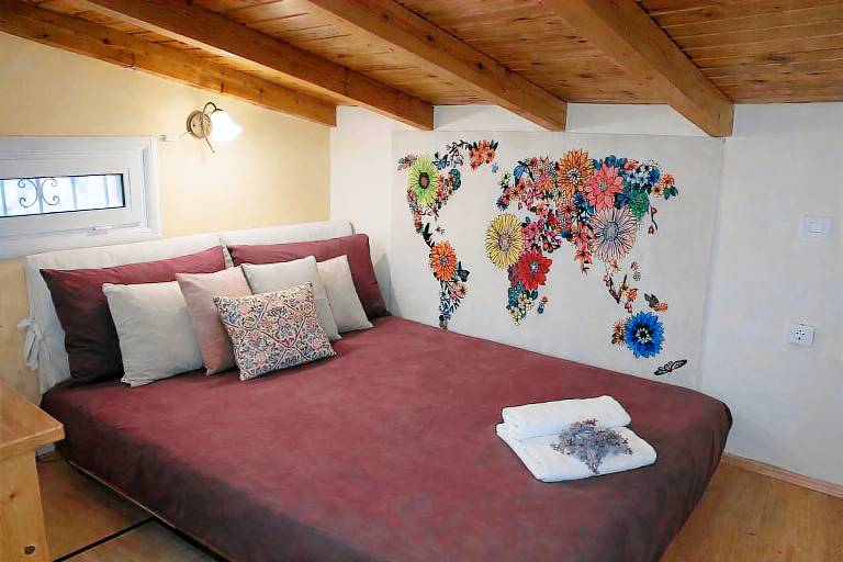 Family-oriented vacation home with fast internet & yard | Mountain view | Pets allowed — photo 4