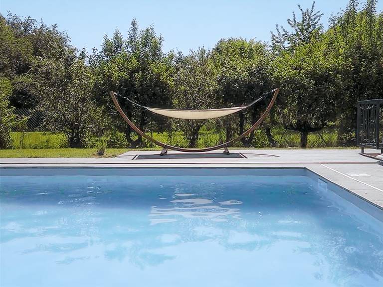 Family cottage with pool and pets allowed in Burgundy — photo 3