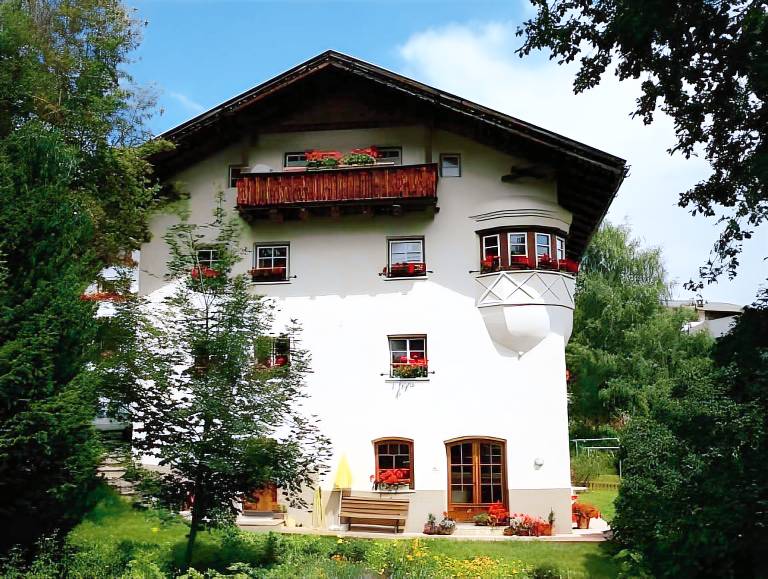 Rental apartment with yard in Ladis