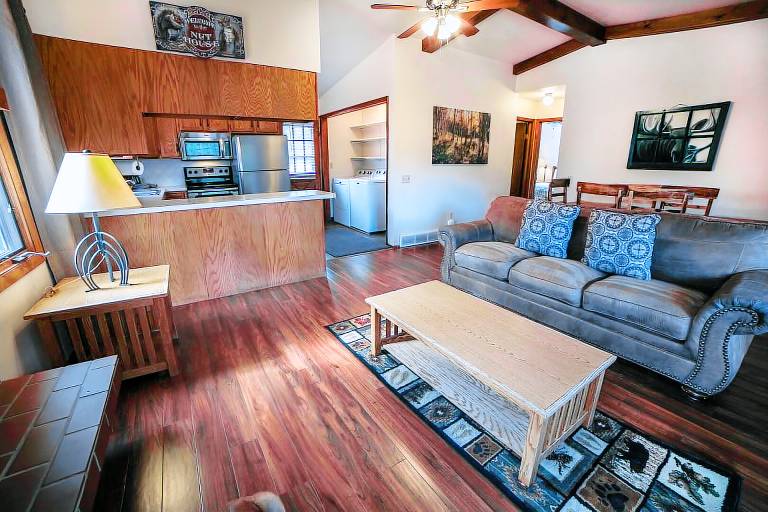 Cabin with private pool — photo 4