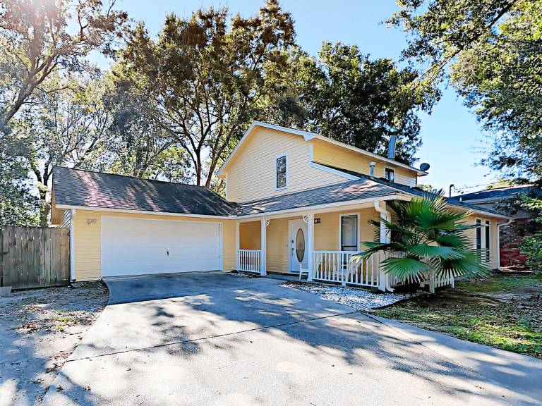 The Yellow House in Gulf Breeze, FL