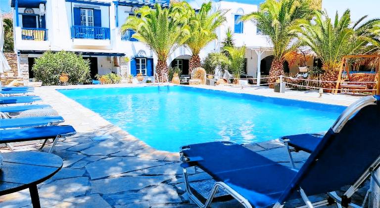 Serviced apartment with pool, terrace & BBQ in Tinos