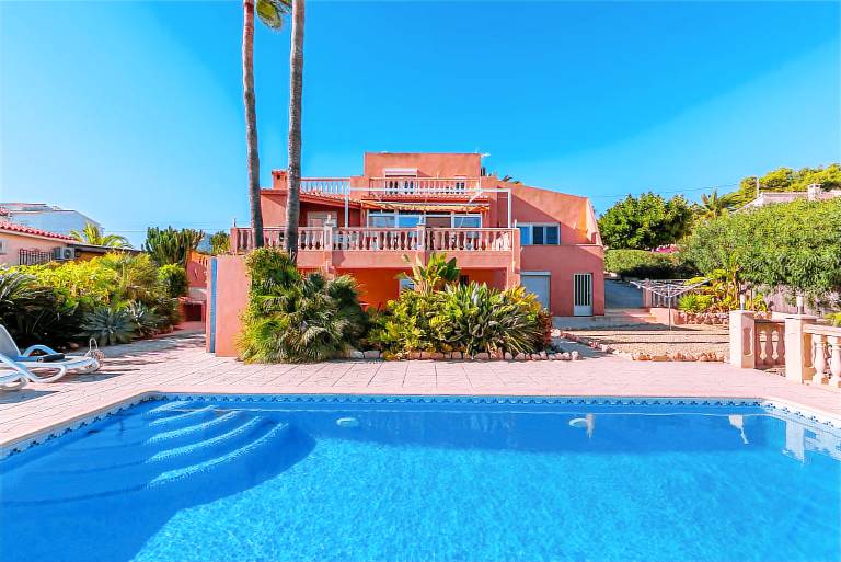 Fully equipped nice villa with patio, yard & private pool | Dogs allowed in Alicante