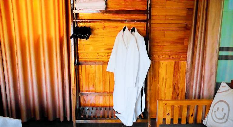 Serviced apartment with yard, pool & barbecue — photo 5