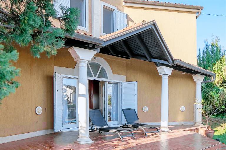 Villa with garden, barbeque & patio | Sea view — photo 4