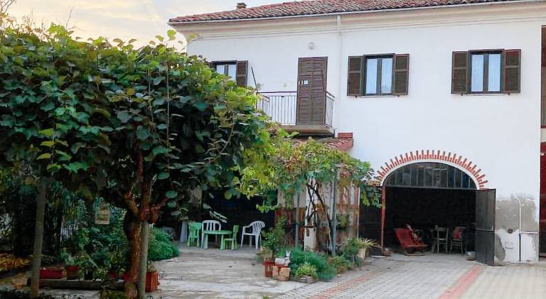 Vacation home with terrace, garden & barbeque in Asti