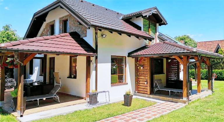 Lodge with terrace, garden & barbeque in Zlatibor