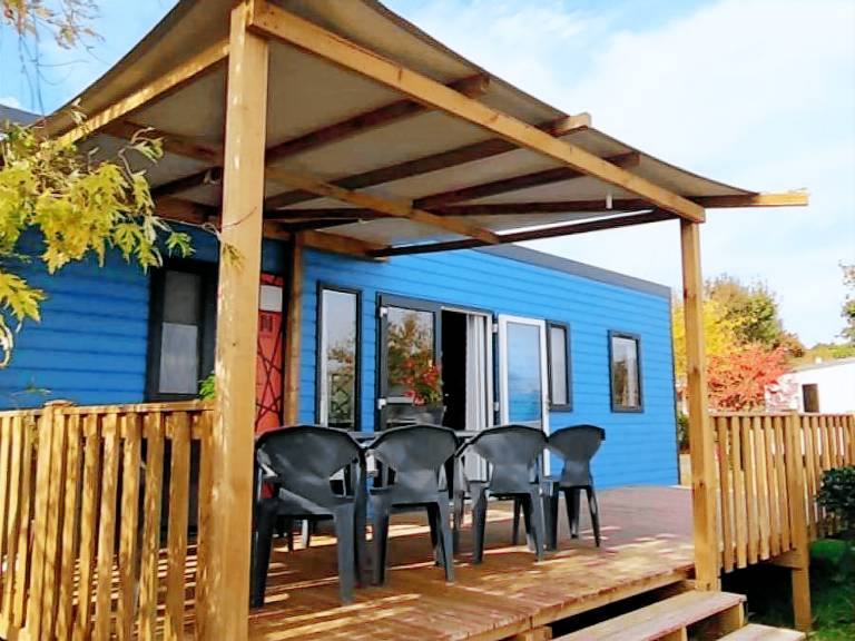 Mobile home with terrace & heated pool — photo 4