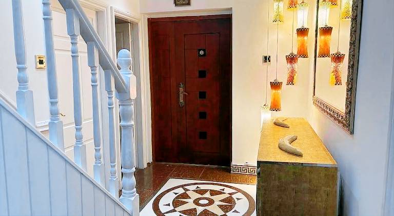 Modern 5BR Retreat with Spa, & Private Parking — photo 5