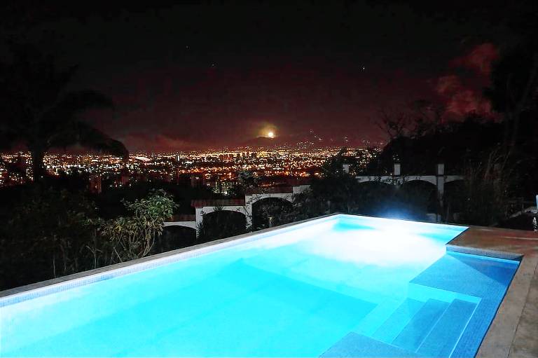 Bed & Breakfast  Escazú