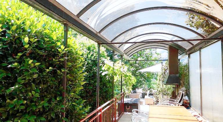 Holiday apartment with patio & garden — photo 3