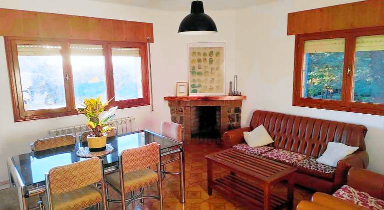 Holiday apartment with patio & yard — photo 2