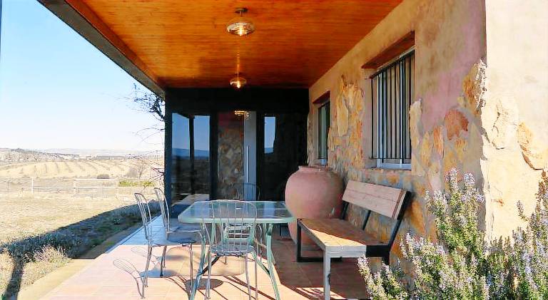 Chalet with BBQ, terrace & garden — photo 2