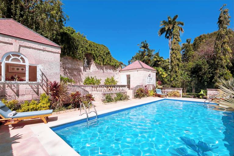 Stunning Retreat with Pool Near Beach Porters Villa