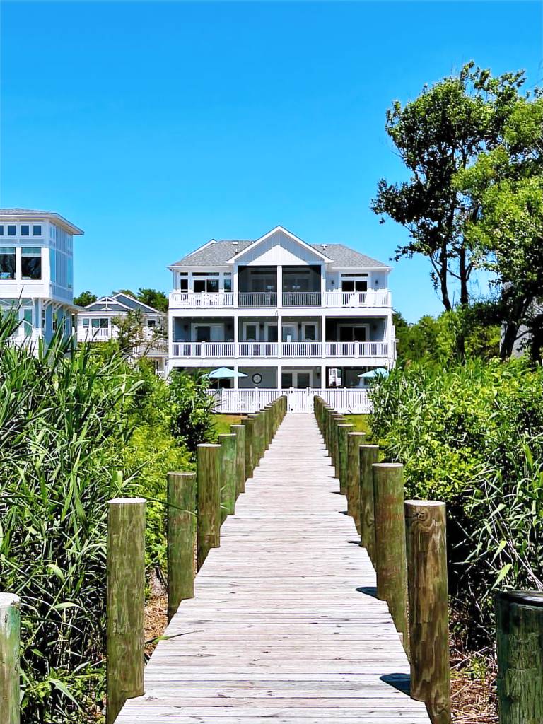 Children-friendly house with hot tub, terrace & private pool | Water view | Pet-friendly — photo 2