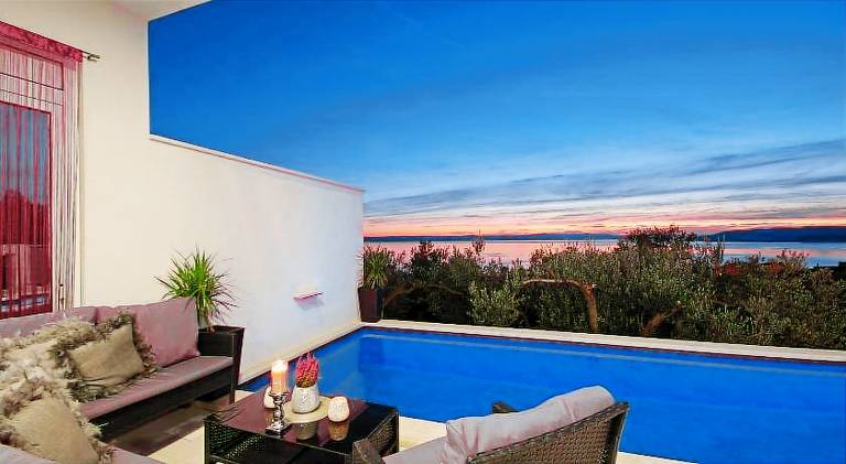 Ample vacation home with pool | Pet-friendly — photo 4