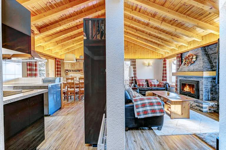 Vacation home with yard & barbeque — photo 5
