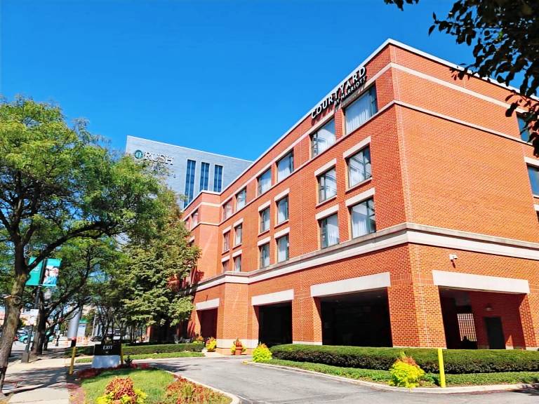 Courtyard by Marriott Chicago at Medical District UIC